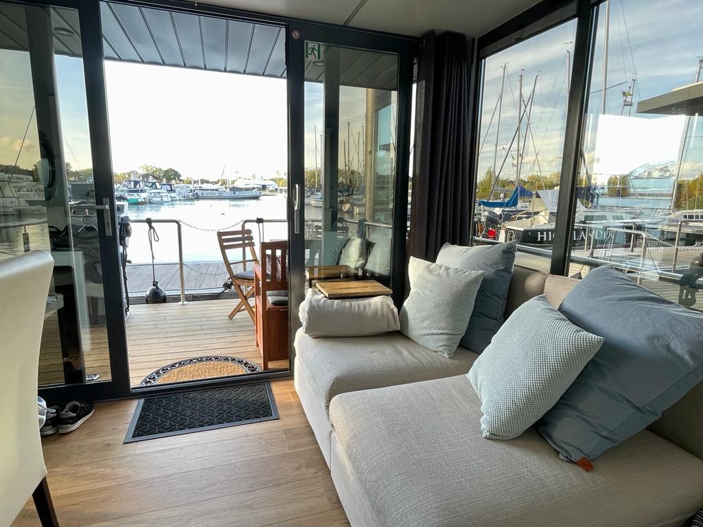 Otter Easy Houseboats Comfort Klasse M Plus woonkamer met uitzicht