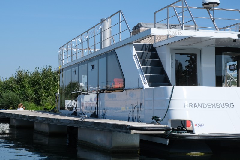 Luxboot Paris Otter Easy Houseboats home