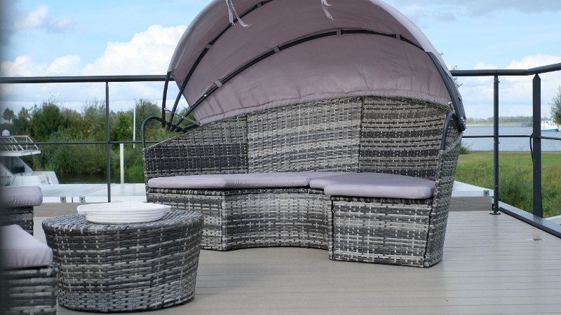 comfortklasse XL Otter Easy Houseboats keuken met raamuitzicht