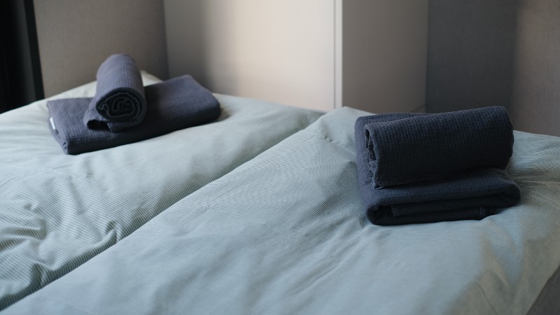 comfortklasse XL Otter Easy Houseboats woonkamer met terras web